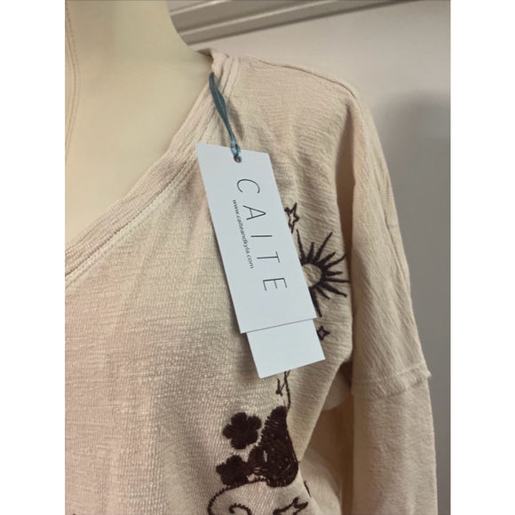 NWT distressed women’s embroidered sweater blouse by Caite Kyla Seo - Picture 12 of 16